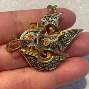 Vintage brooch, Spain damascene ship.